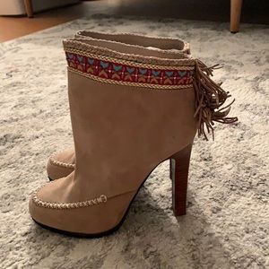 Lisa pliner NWOB suede booties size 8.5